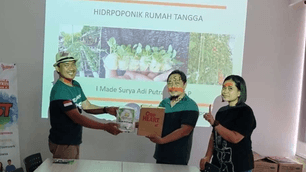 Pembinaan Kader Posyandu untuk Urban Farming #AMGreeners, Astra Motor Bali Bagikan Bibit Sayur 